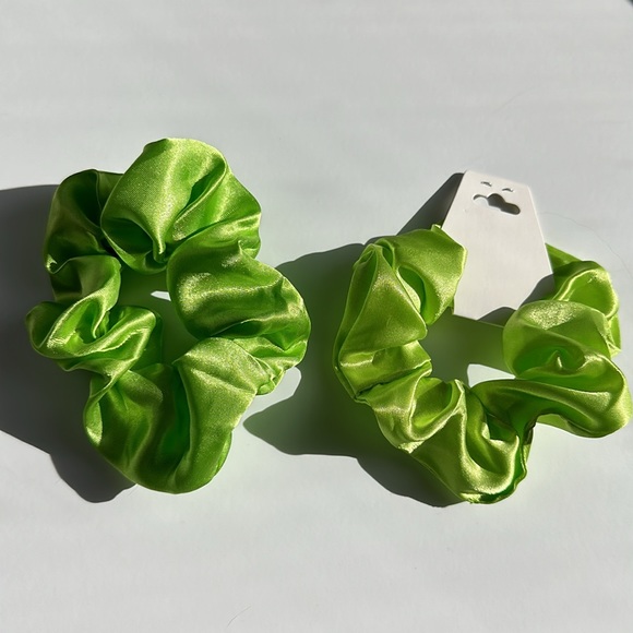 Green Letter Keychain - Picture 4 of 14